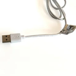 Pogo gigo lampada da tavolo in acciaio bianco opaco accensione touch con presa usb 26x14 h33 cm