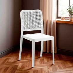 Sabine white sedia interno esterno polip. colore bianco impilabile resistente agenti e raggi uv h.86 l.43 p.50 cm