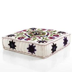 Yara white pouf quadrato in cotone bianco con ricami e lavorazioni a mano 80x80x20 cm